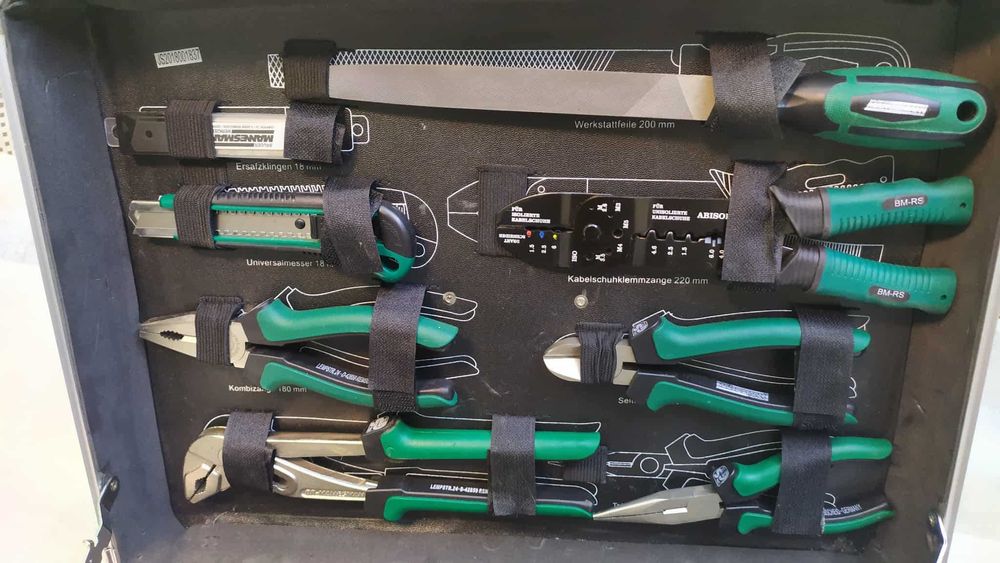 НОВ Метален куфар Mannesmann с НЕПОЛЗВАНИ инструменти,108 части.