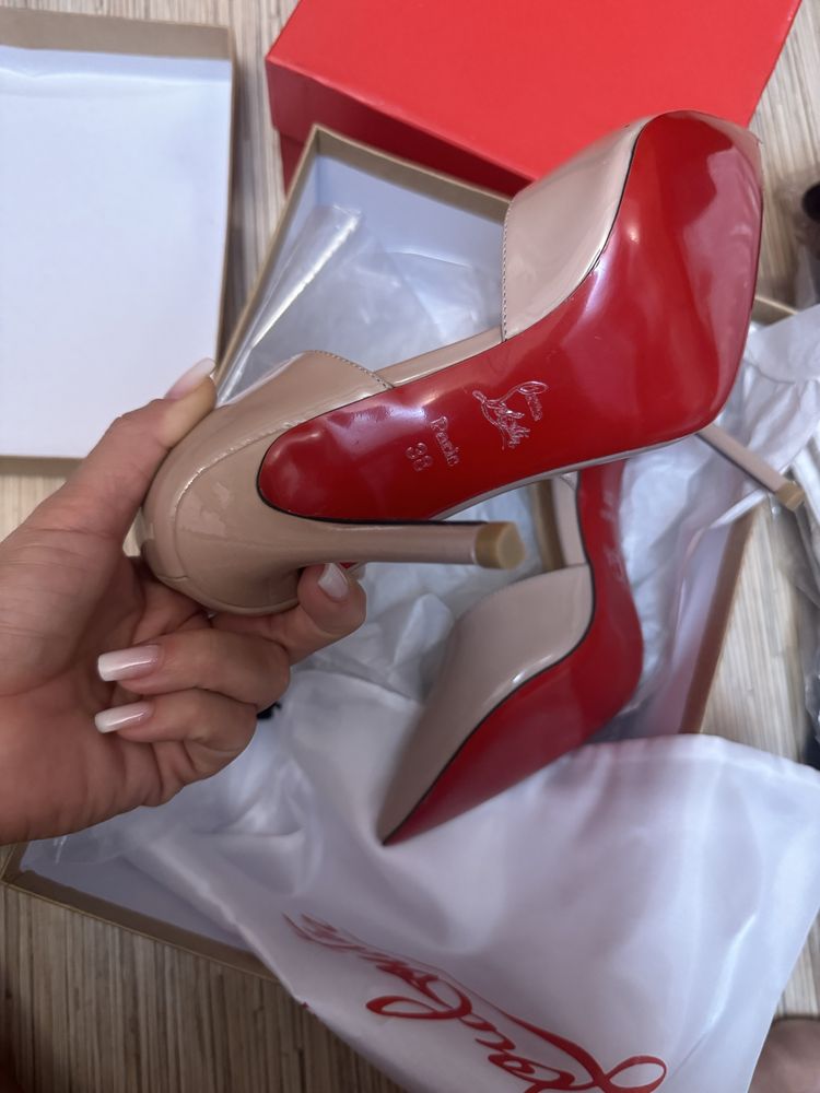 Pantofi Louboutin so Kate 38