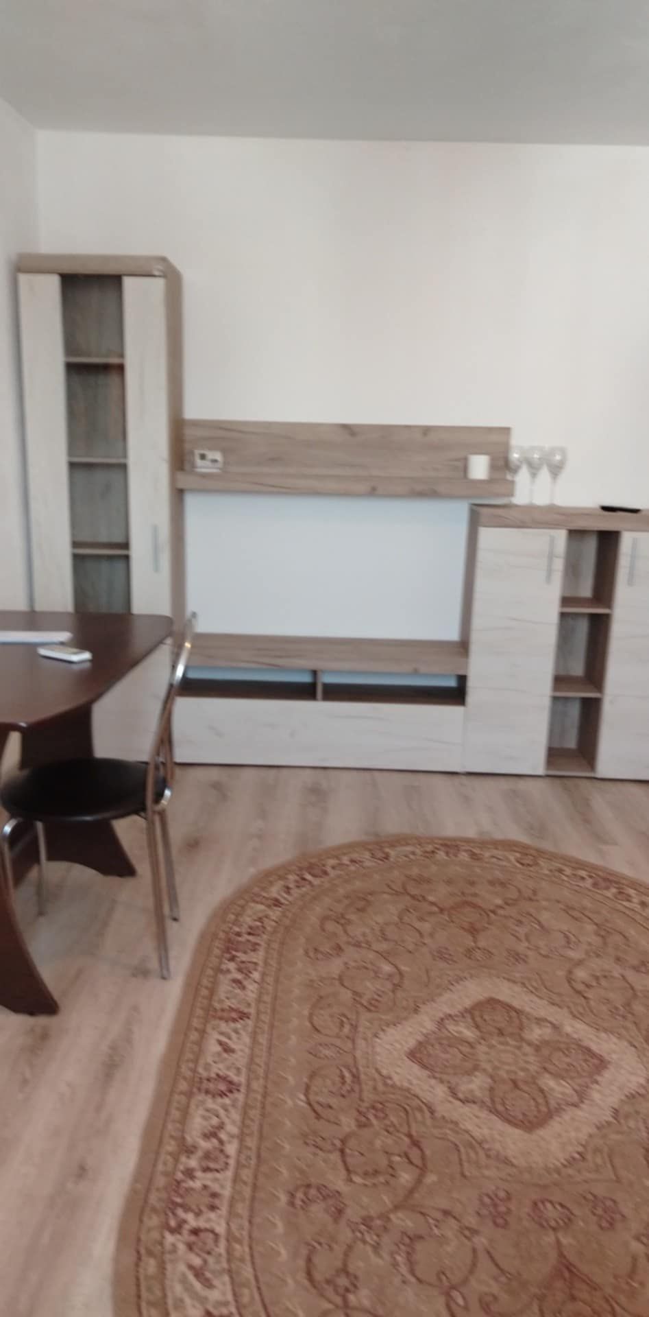 Ofer spre inchiriere apartament cu 2 camere!