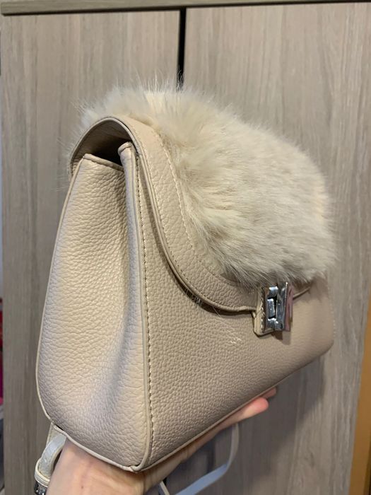 Пухкава дамска чанта - Нова!