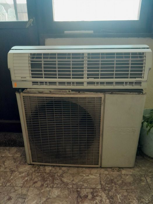 Продавам климатик sharp