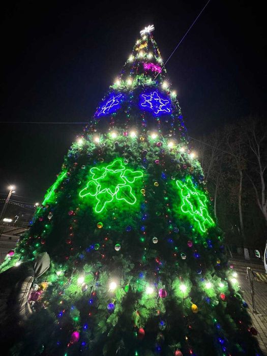 Установка новогодних ёлок || Yangi yil archasini o'rnatish