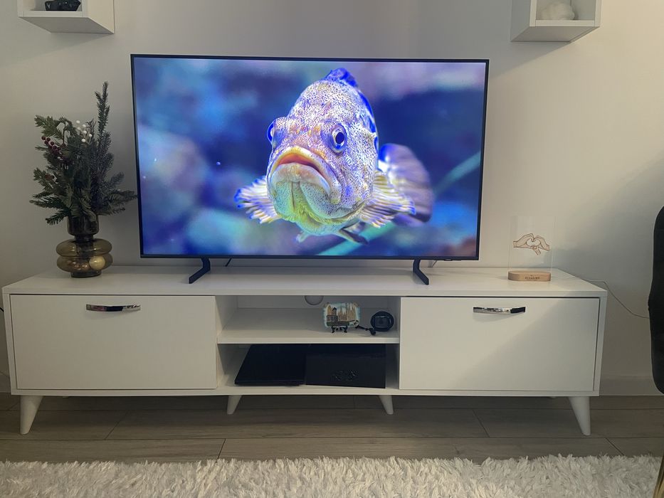 Vand comoda living cu rafturi suspendate