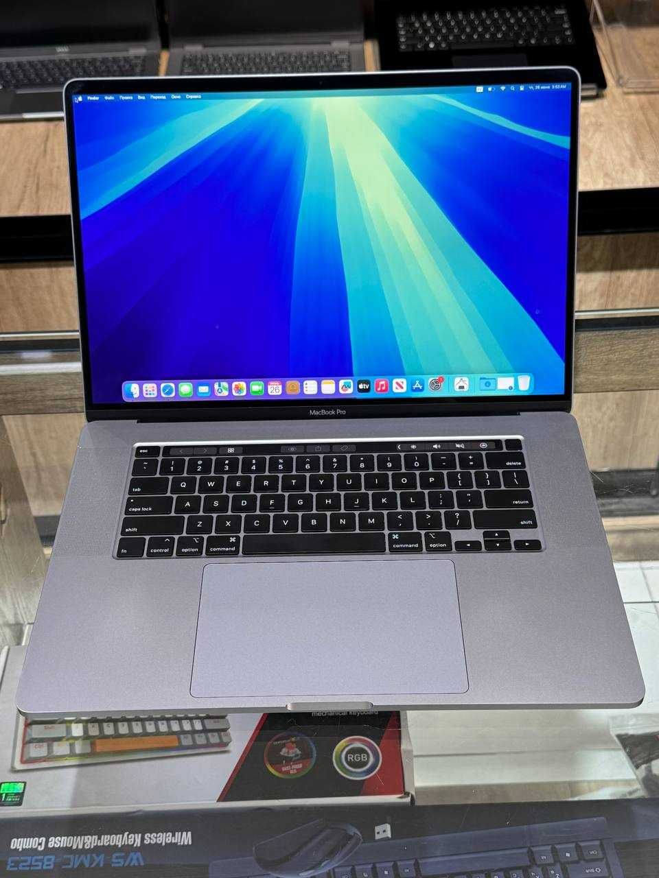 Macbook PRO 16 2019г Core i7-9750H озу16гб 512ssd Radeon Pro 5300m 4гб