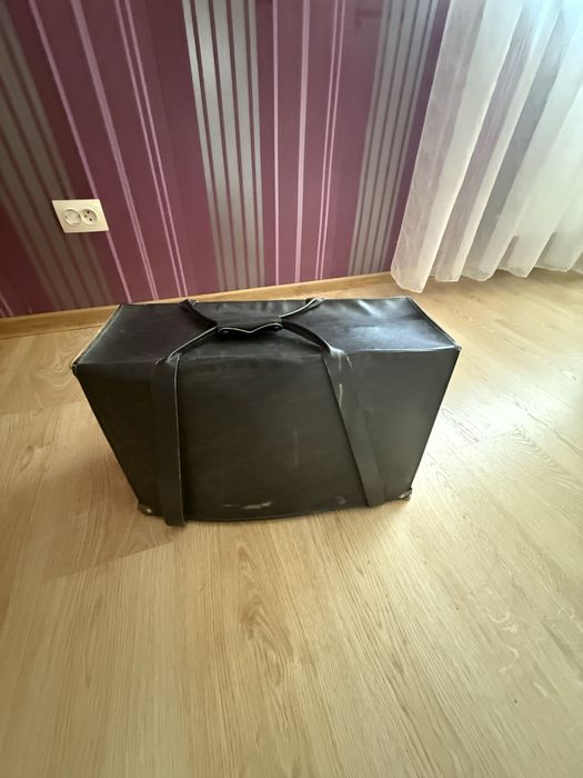 Продаём швейную машину б/у в чехле.