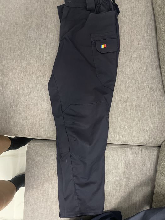 Vand pantaloni tactici!