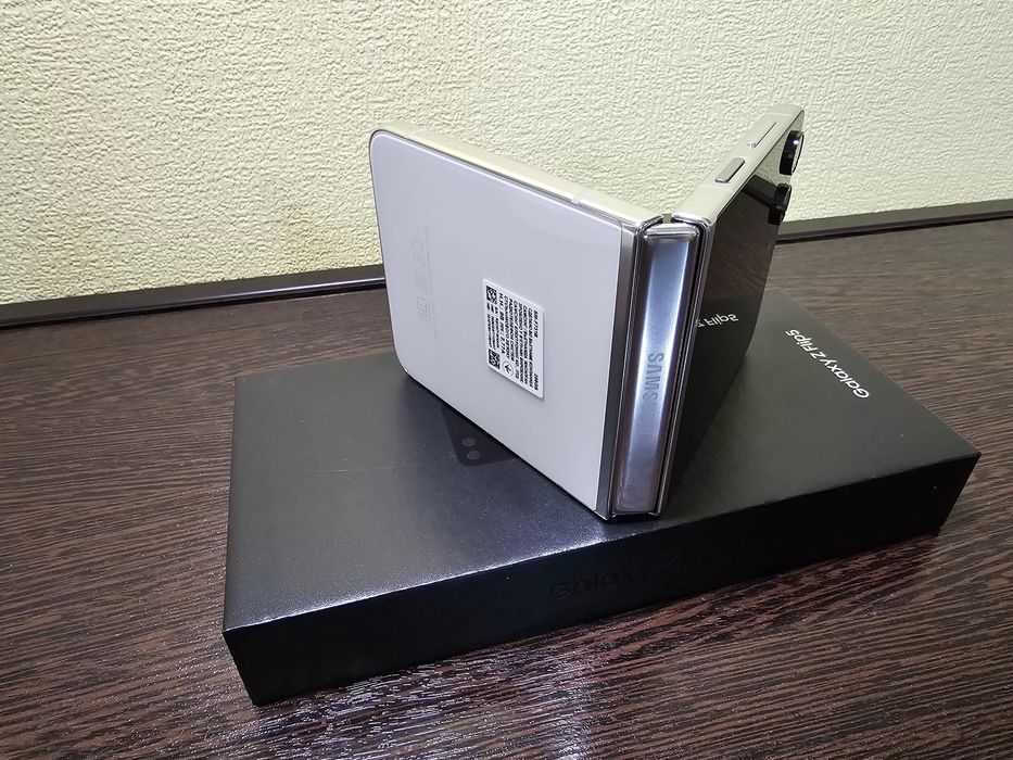 Samsung Galaxy Z Flip 5 512Gb 5G “Biege” SM-F731B/DS