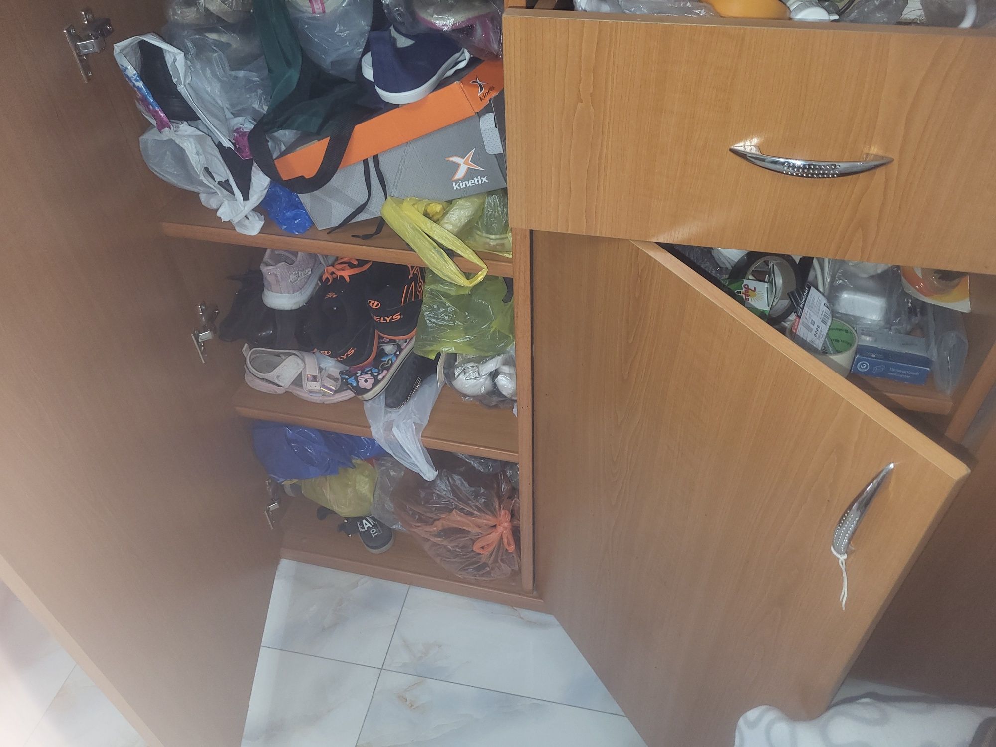 Продам шкаф (для прихожей)