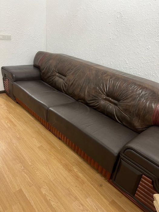 Диван кожанный большой