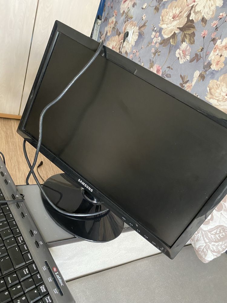 Продам монитор и клавиатуру