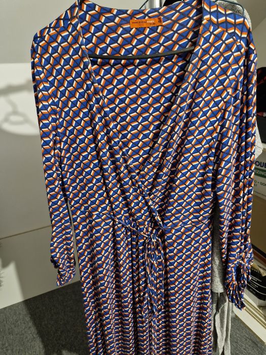 Vând rochie multicolora