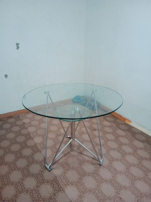 Стол стеклянный продаю