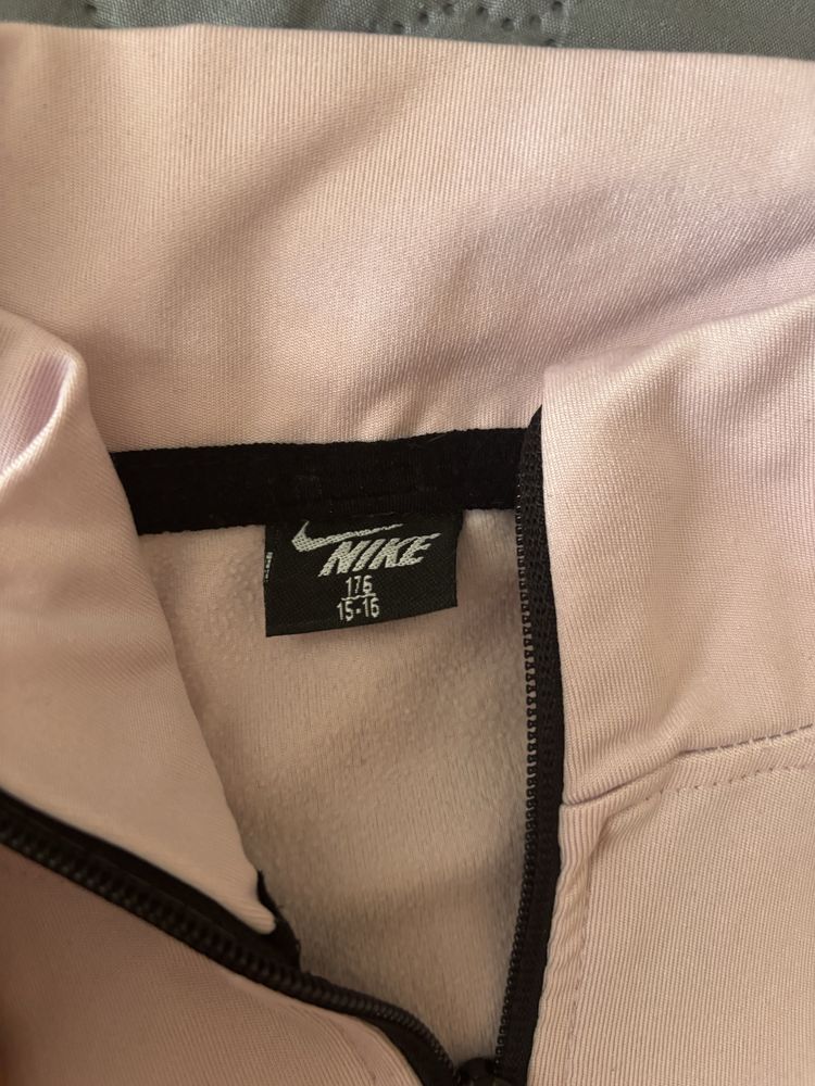 Анцунг, екип Nike