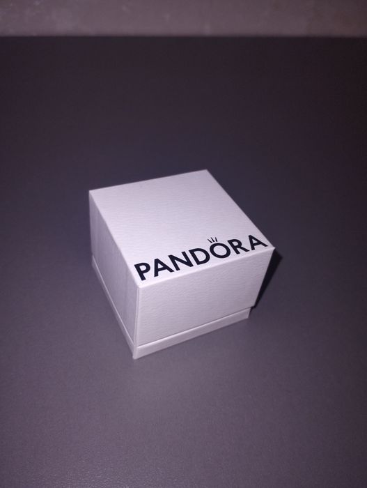продам новое кольцо Pandora 17 размер