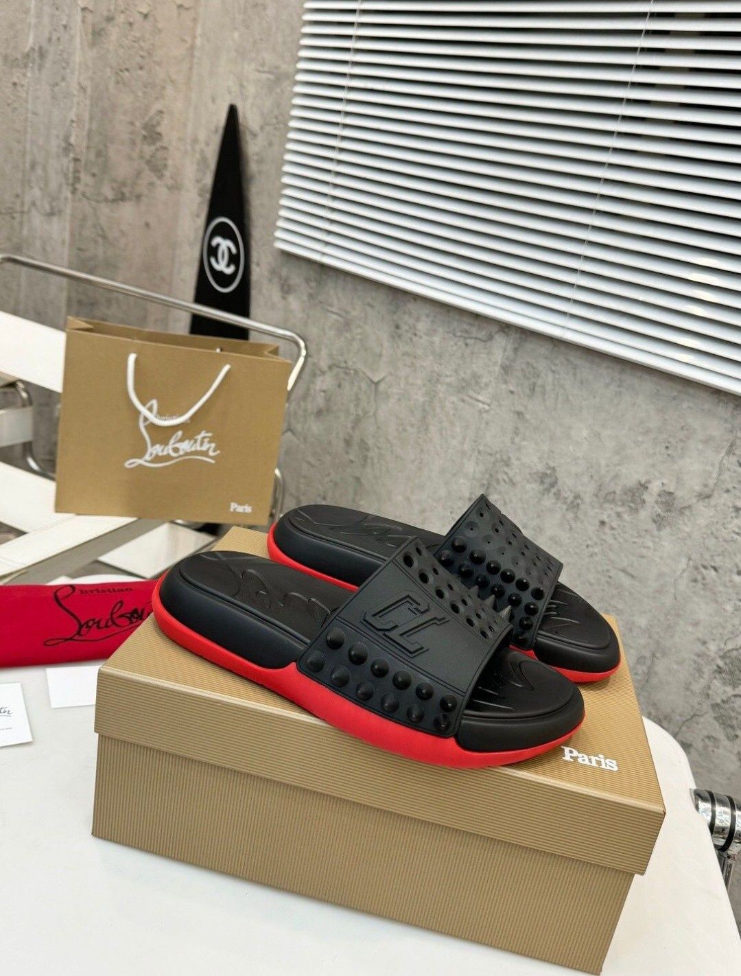 Slapi Louboutine