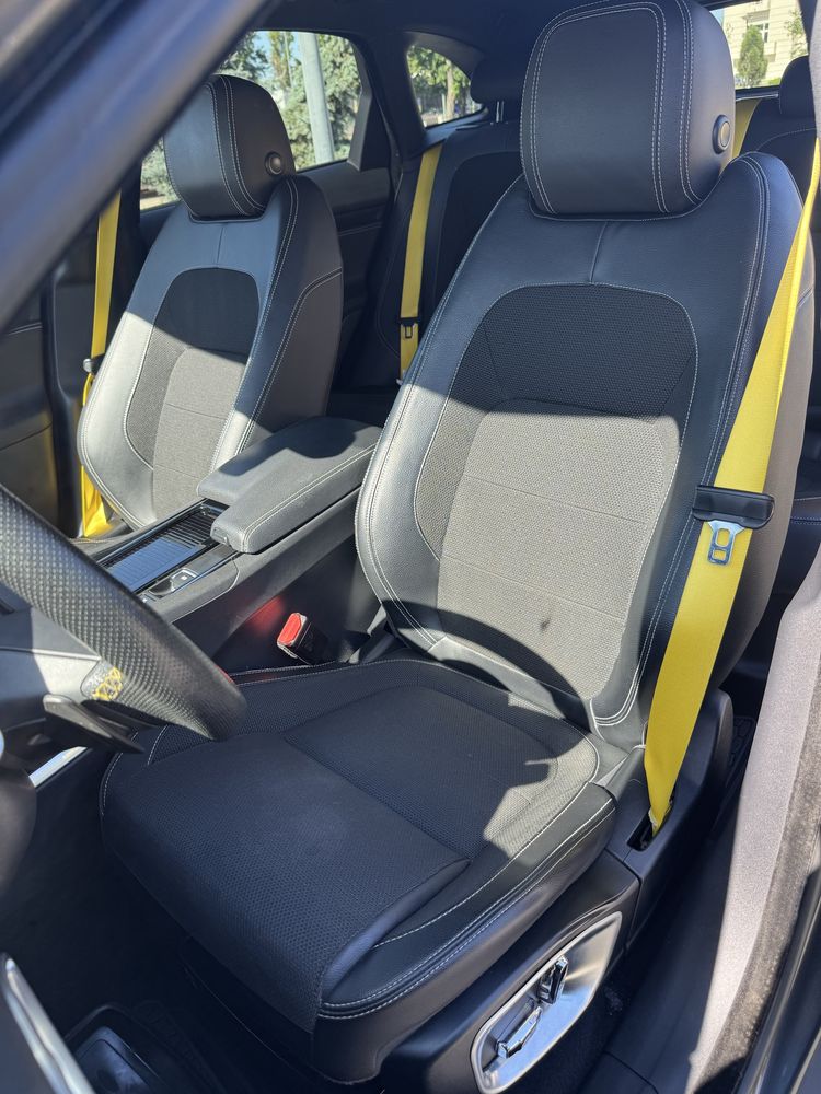 Jaguar F-Pace 30d 300Cp R-dynamic