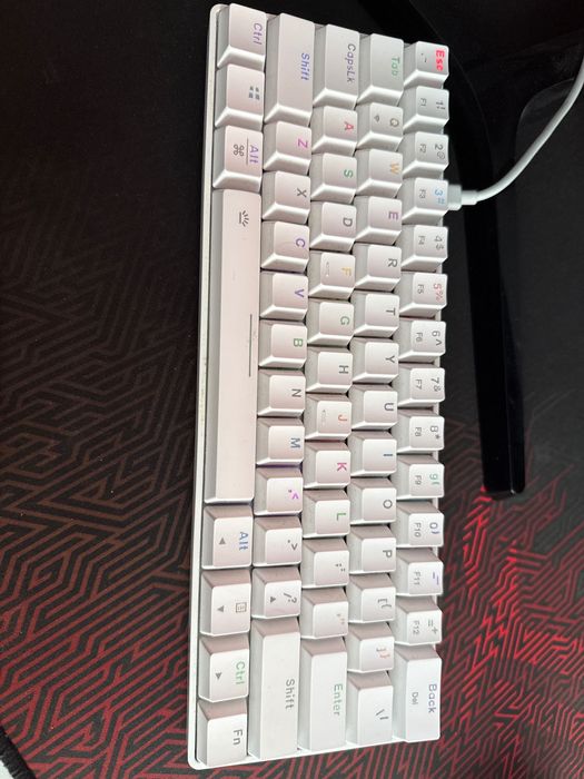 Set gaming ( are tot , fără mousepad și căști)