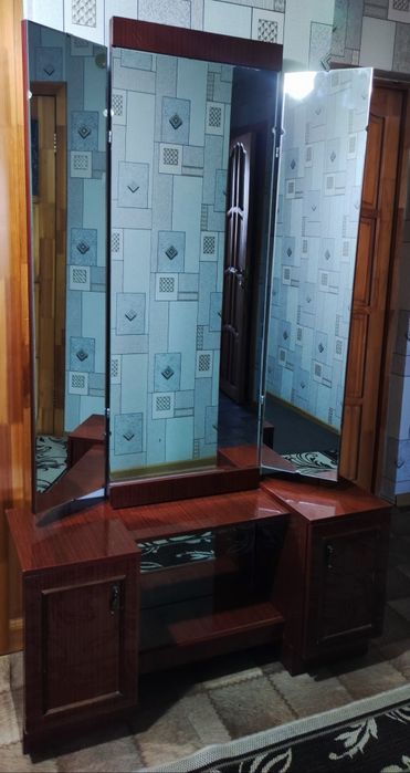 Продам трельяж, б/у в отличном  состоянии. Самовывоз.