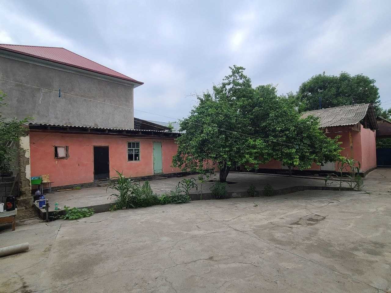 Guliston shahar Dostlik mahallasida hovli uy sotiladi