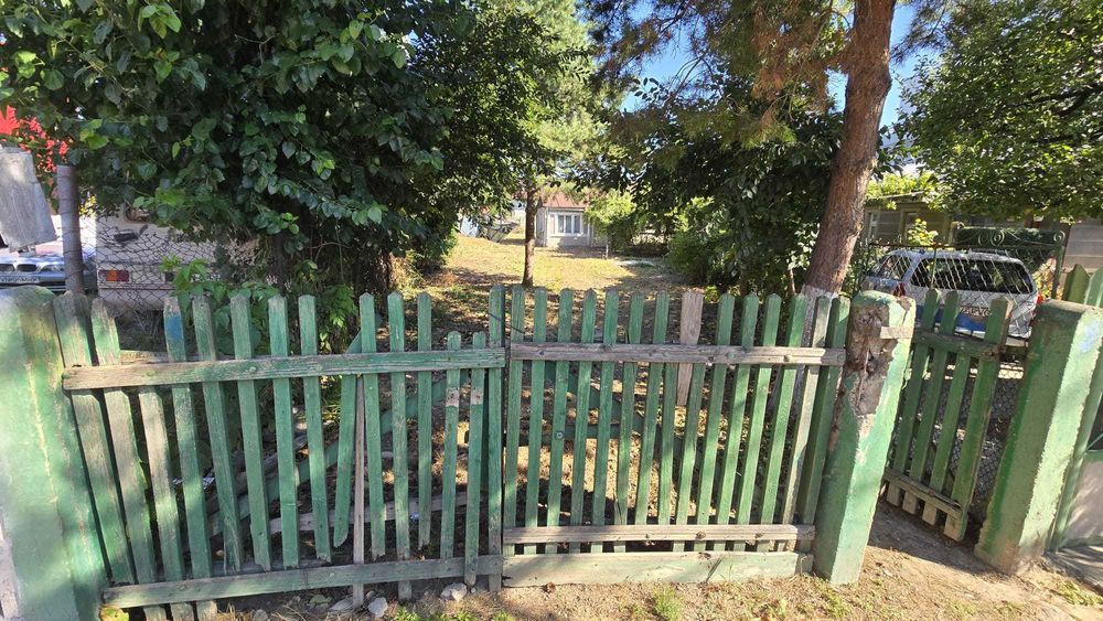 Teren in Focsani si casa batraneasca vand sau schimb