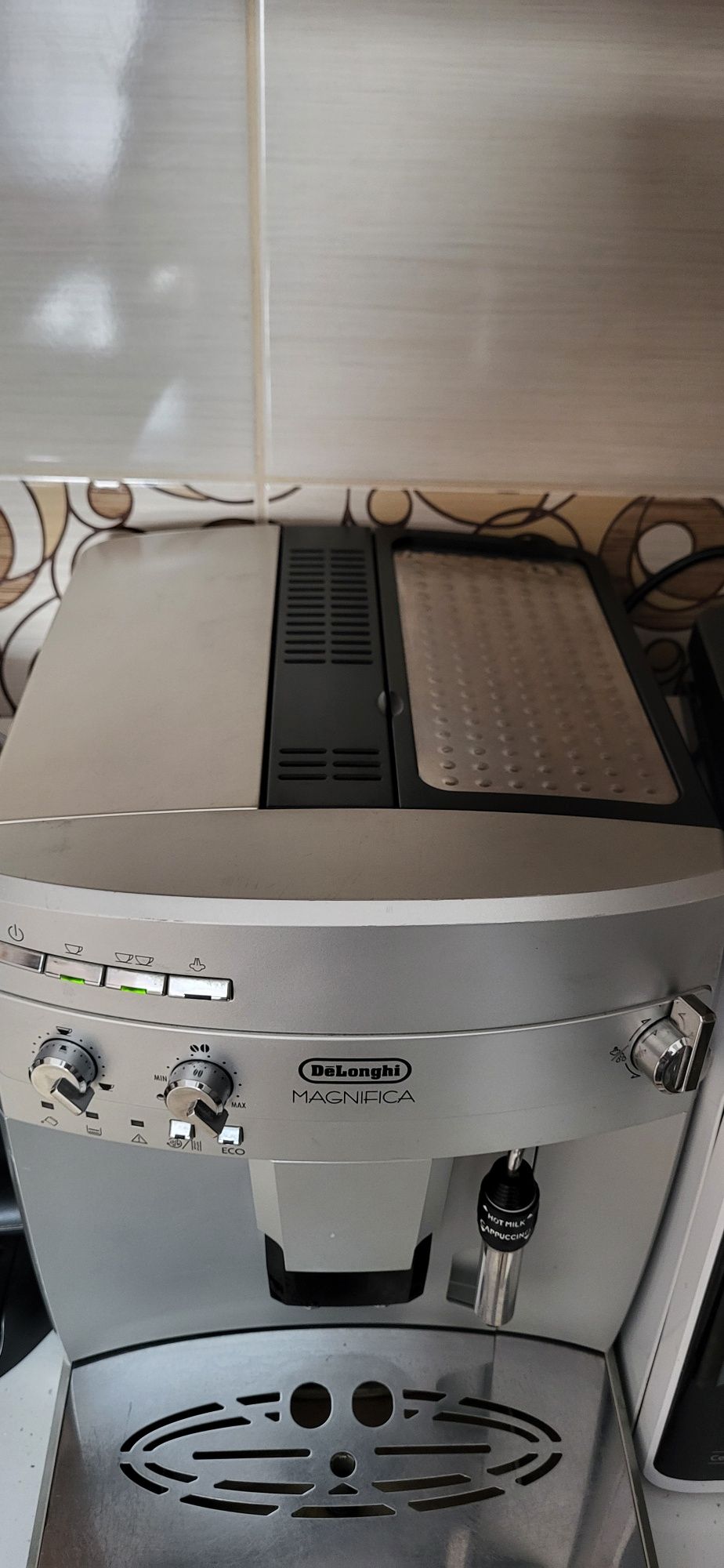 Expresor automat Delonghi Magnifica