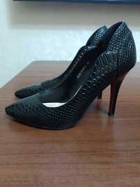 Женские лакированные черные туфли