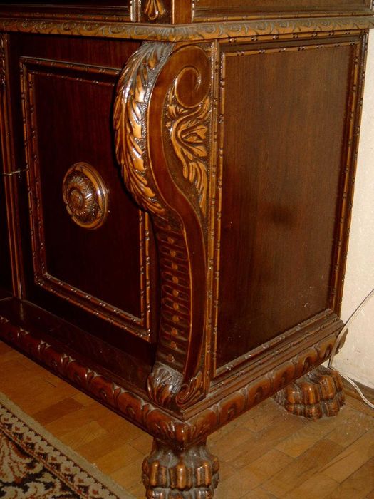 Bufet-comoda stil florentin sculptat manual