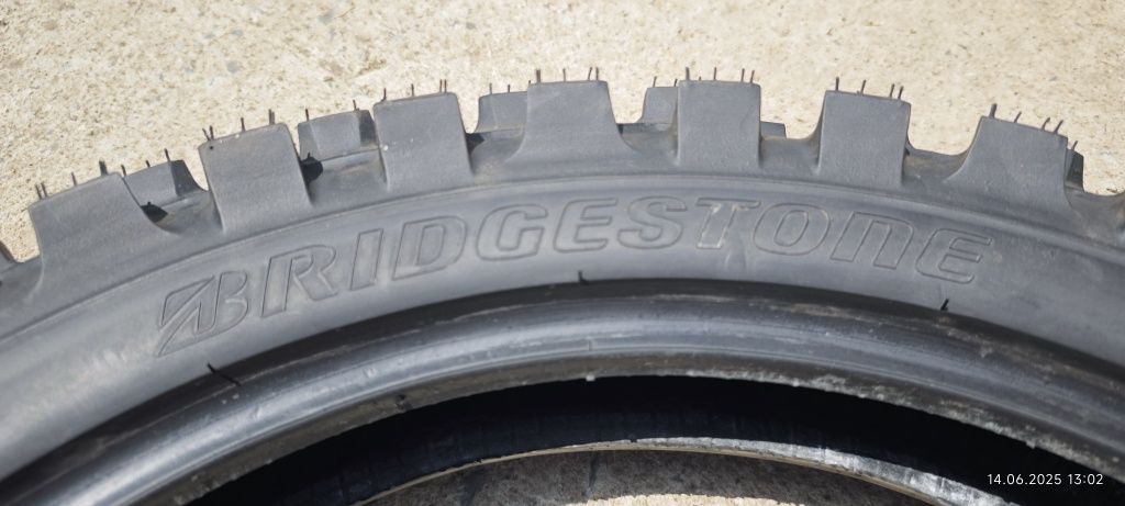 Кросова гума Bridgestone 110/100/18