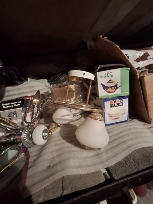 Люстра sotiladi har xil