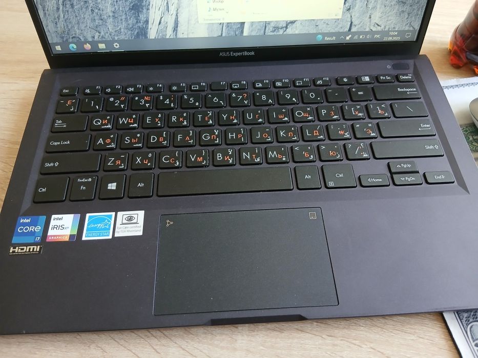 Asus Notbuk holati ideal dakument karobka zaryatchik hamma narsasi bor