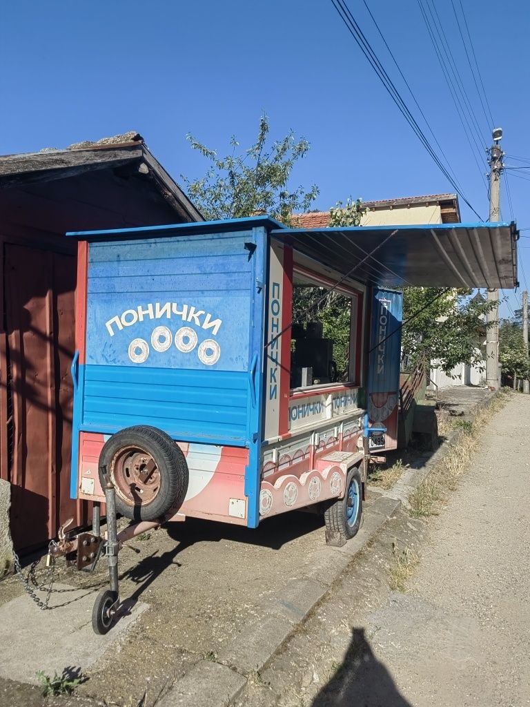 Продавам каравана за понички +машината