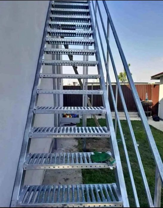 Scara zincate la comanda în toată tara oferim și montaj gratuit