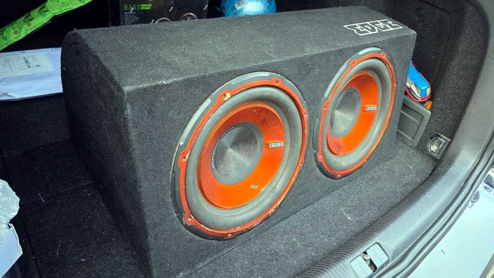 Subwoofer auto aplificat Edge dual bass+cabluri 60Ah