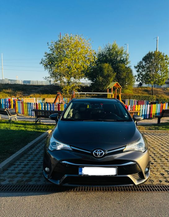 Тойота Авенсис комби 2016