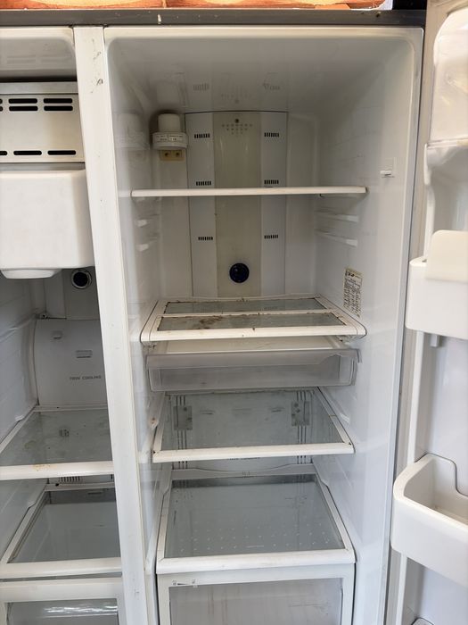 Хладилник с фризер Самсунг