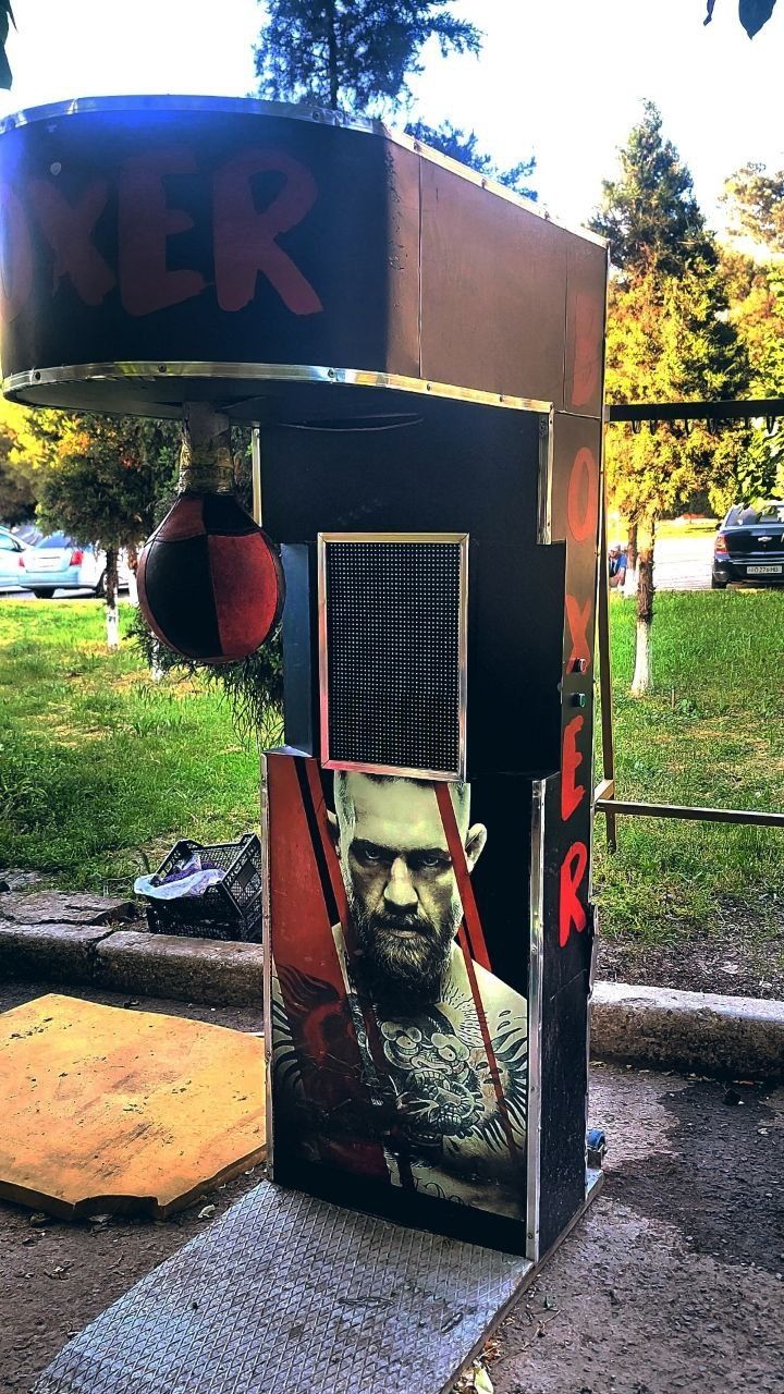 Udarnik sotiladi.