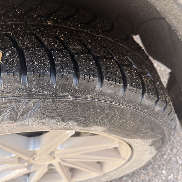 Продаются зимние шины 225/65/17