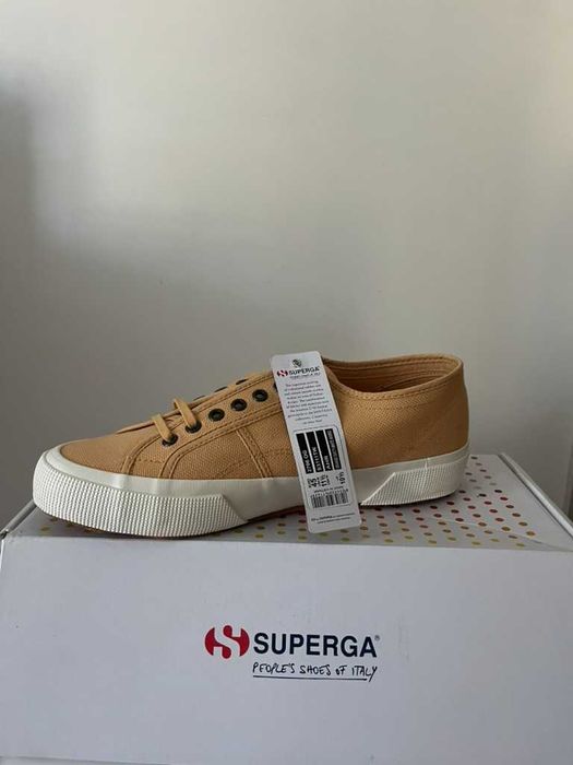 Продавам нови кецове Superga 2706 OG размер 10.5 (EU 45)