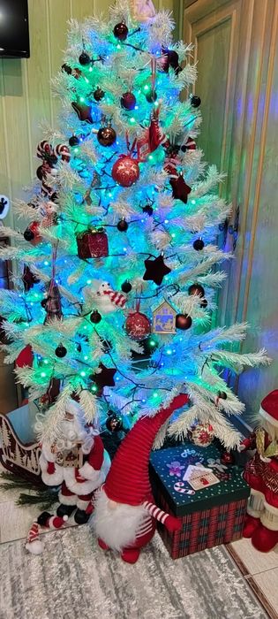 Brad alb artificial de Crăciun