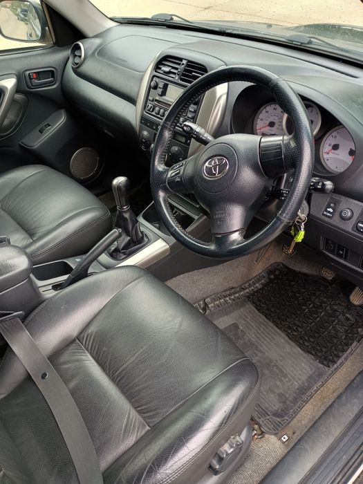 Vând Toyota RAV 4