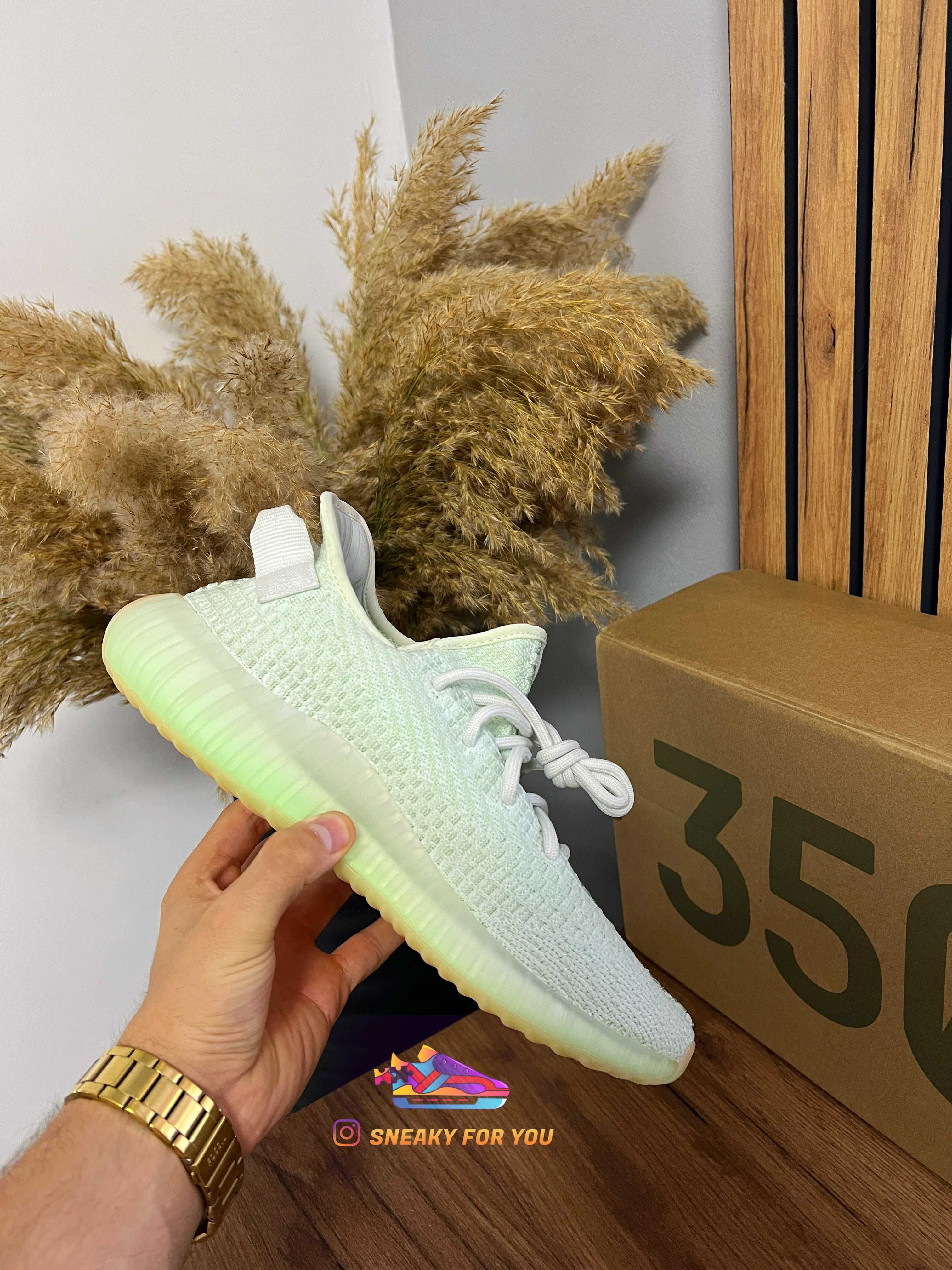 41-43 Yeezy Boost 350 V2 Hyperspace