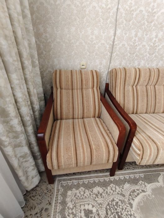 Продам диван с креслами