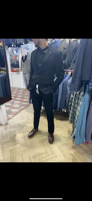 Костюм, кроссовки