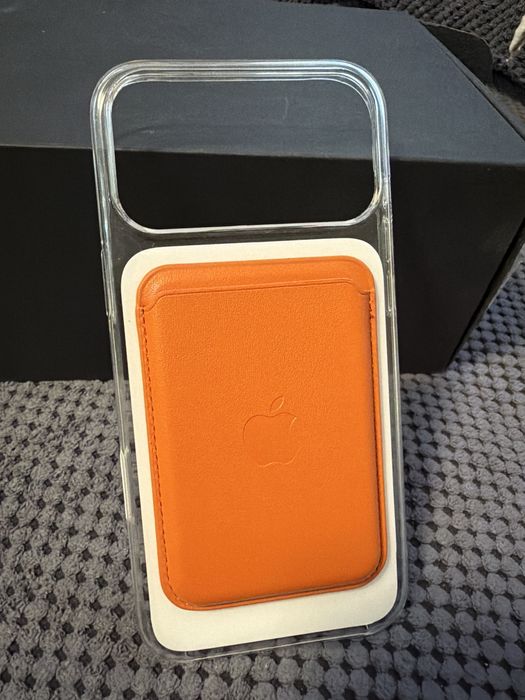 17 Pro max Clear case Mag safe + wallet