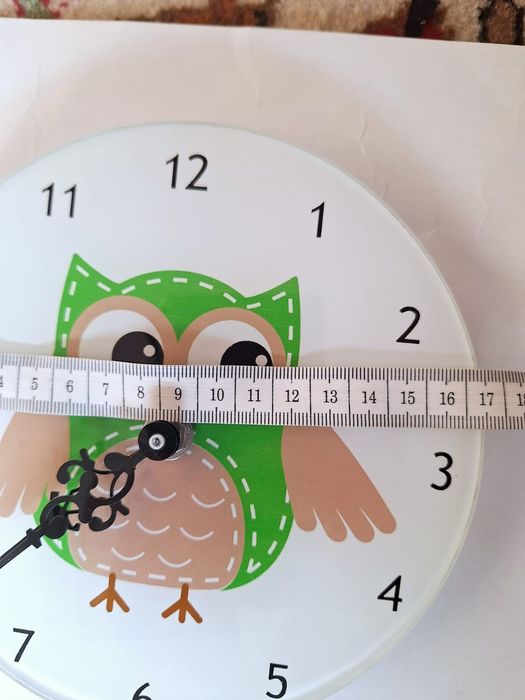 Ceas de perete din sticla cu bufniță