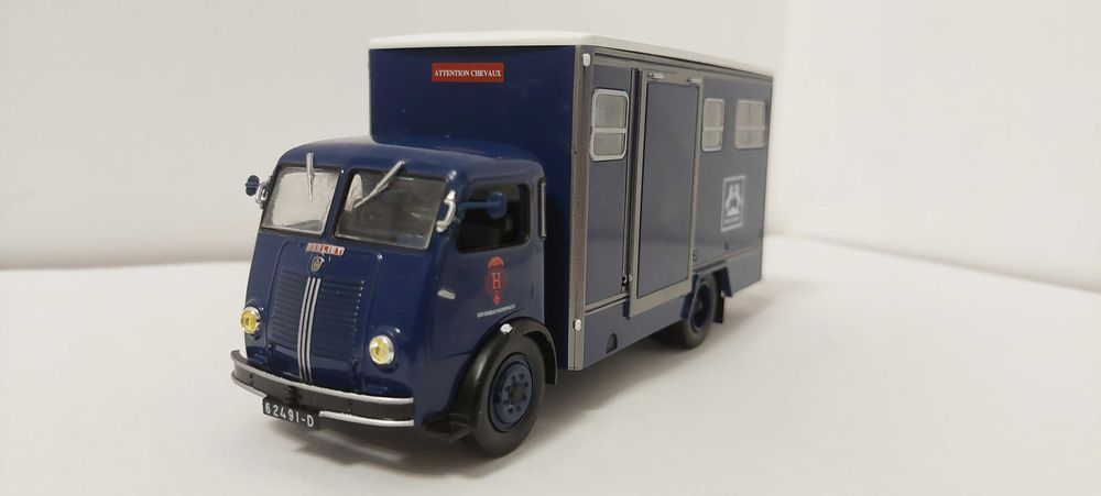 Machete auto, camioane, autobuze figurine scari atipice