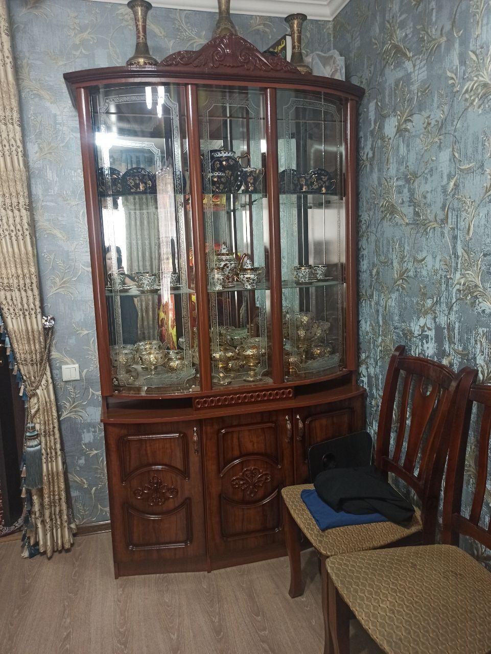 Мебель мягкая и стент стеклянный