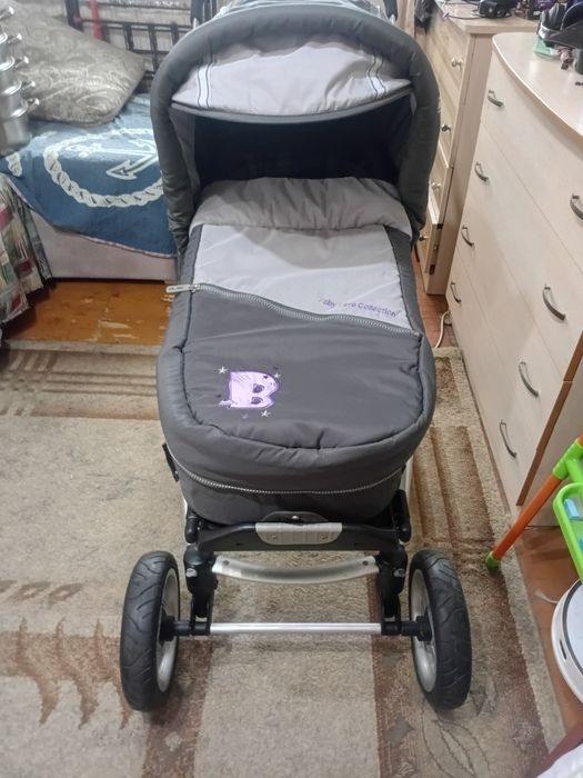 Детская все сезонная коляска на пневмо ходу в отличном состоянии.