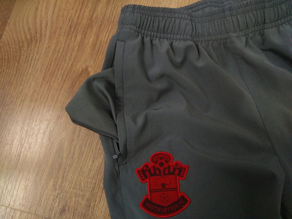 Pantaloni Under Armour ColdGear Southampton FC mărimea 10-12 ani