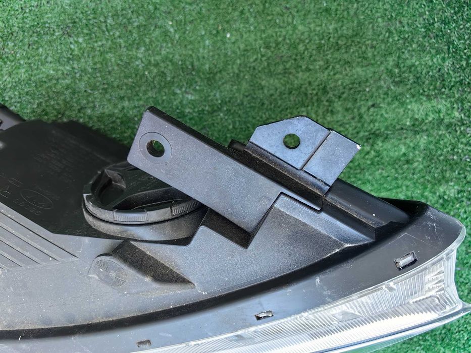 Фар за Kia Stonic / Фар за Кия Стоник